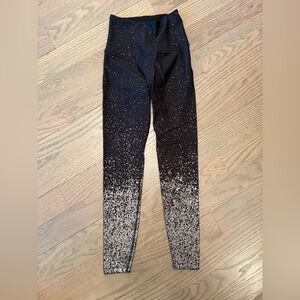 Beyond Yoga Black & Gold Metallic Splatter Leggings in XS